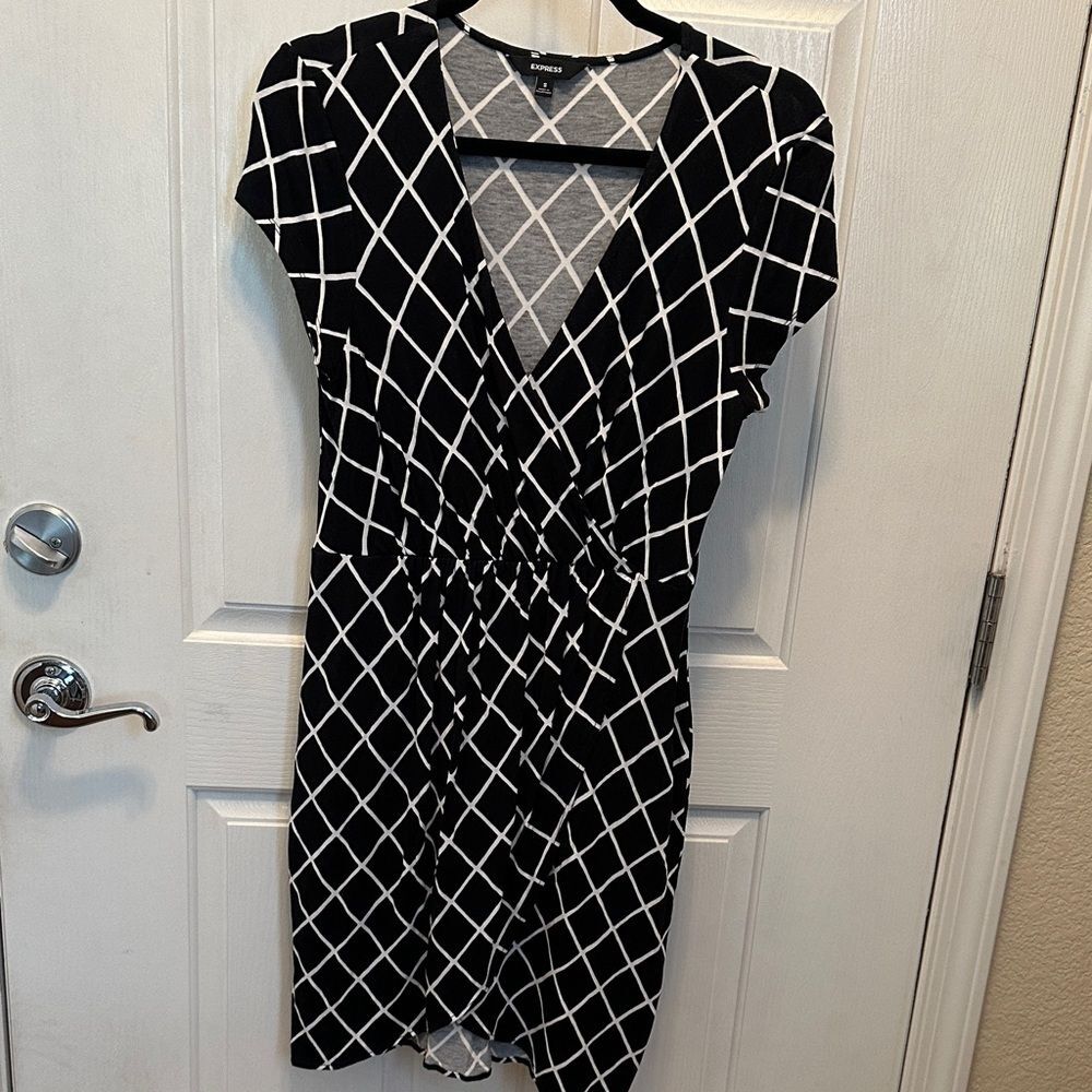 Express Black and White Crisscross Mini Midi Wrap Dress Size Small